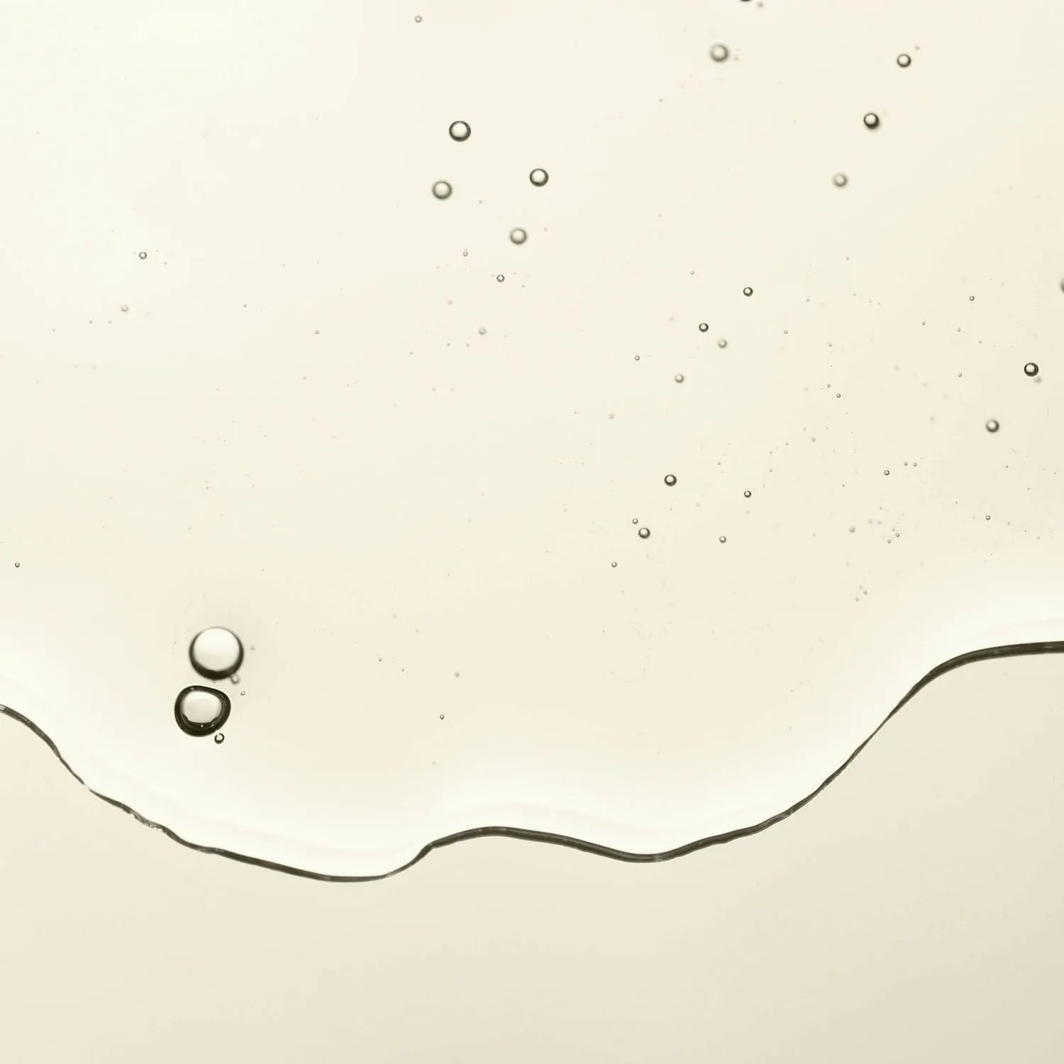 Skin So Soft Radiant Moisture Bath Oil, Bonus Size 25 fl oz – with Argan Oil, Silk Proteins & Illuminator Technology – Softens, Hydrates & Illuminates Skin – Peony Musk Scent